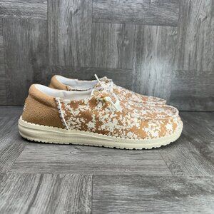 Hey Dude Wendy Animal Women's size 7 Tan White Lightweight Shoes